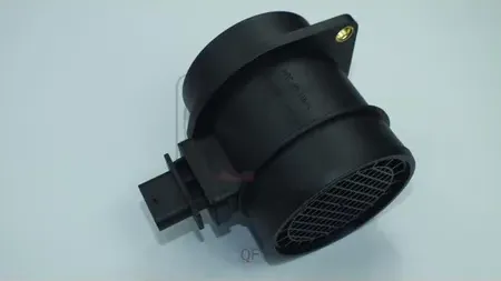 Датчик массового расхода воздуха (Quattro Freni). Артикул qf86a00140