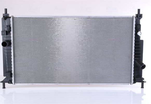 Радиатор охлаждения двигателя Nissens. Артикул 68521