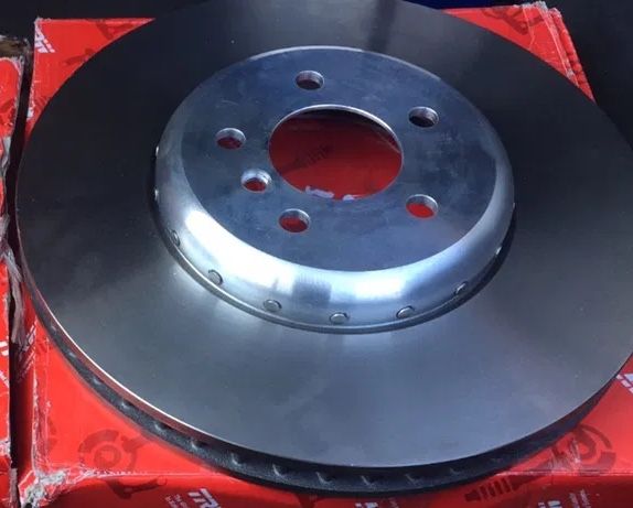 Тормозной диск TRW задний для Land Rover Discovery V 2016-2026. Артикул DF6528S