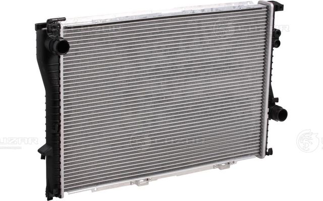 Радиатор охлаждения двигателя Luzar для BMW 5 IV (E39) 1995-2003. Артикул LRc 26108