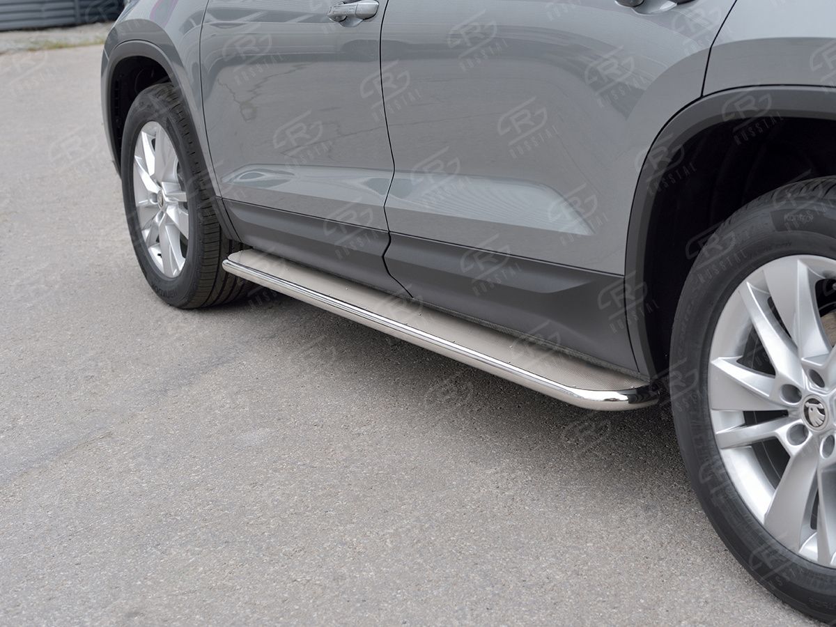 Защита порогов RusStal труба d42 с листом (Лист нерж, проф. нерж) (вариант 3) для Skoda Kodiaq 2017-2026. Артикул SKKL-0027733
