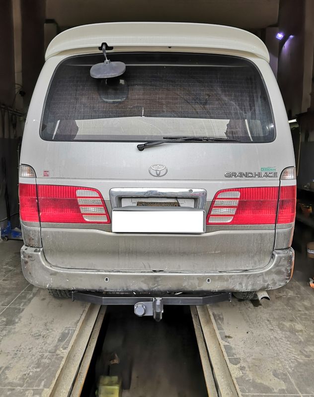Фаркоп Halty для Toyota Grand Hiace 1999-2002. Артикул TGra95-02A (H.T52.A)
