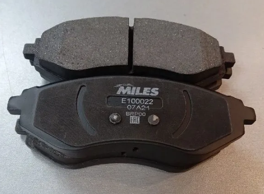 Тормозные колодки Miles (Semi-Metallic). Артикул E100022