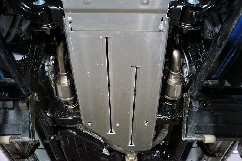 Защита алюминиевая ТСС (4 мм) для АКПП и РК Toyota Land Cruiser 300 2021-2026. Артикул ZKTCC00504