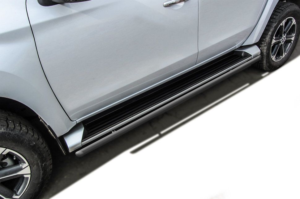 Защита штатных порогов Slitkoff труба d42 для Mitsubishi L200 V рестайлинг 2018-2026 Серебристые. Артикул ML18-009S