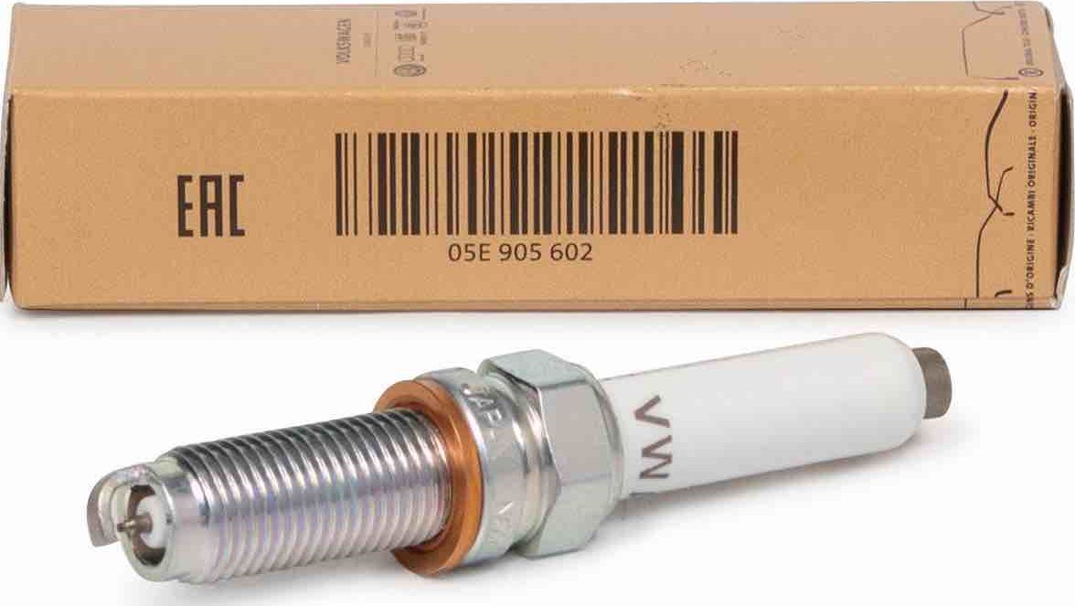 Свеча зажигания VAG. Артикул 05E905602