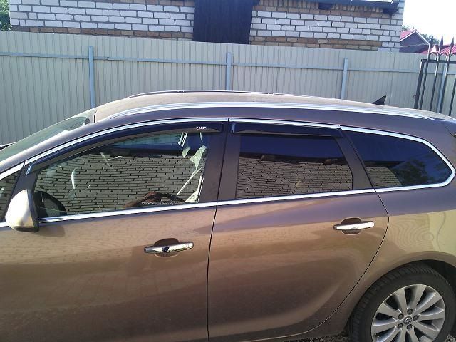 Дефлекторы V-Star для окон (с хром. молдингом) Opel Astra J универсал 2010-2015. Артикул CHR18127