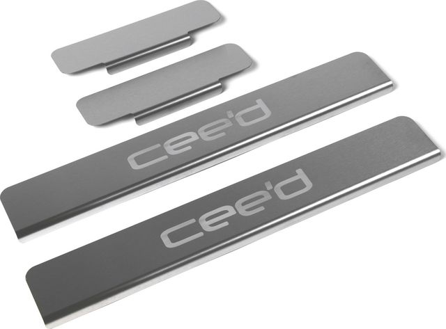 Накладки Rival на пороги (с надписью) для Kia Ceed II 2012-09.2018. Артикул NP.2804.3