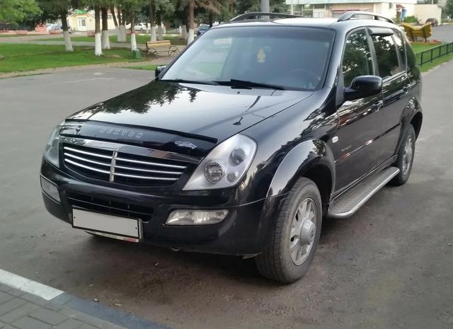 Дефлектор VT52 для капота SsangYong Rexton I 2001-2006 (с 2005 сборка в России). Артикул SSY02VT