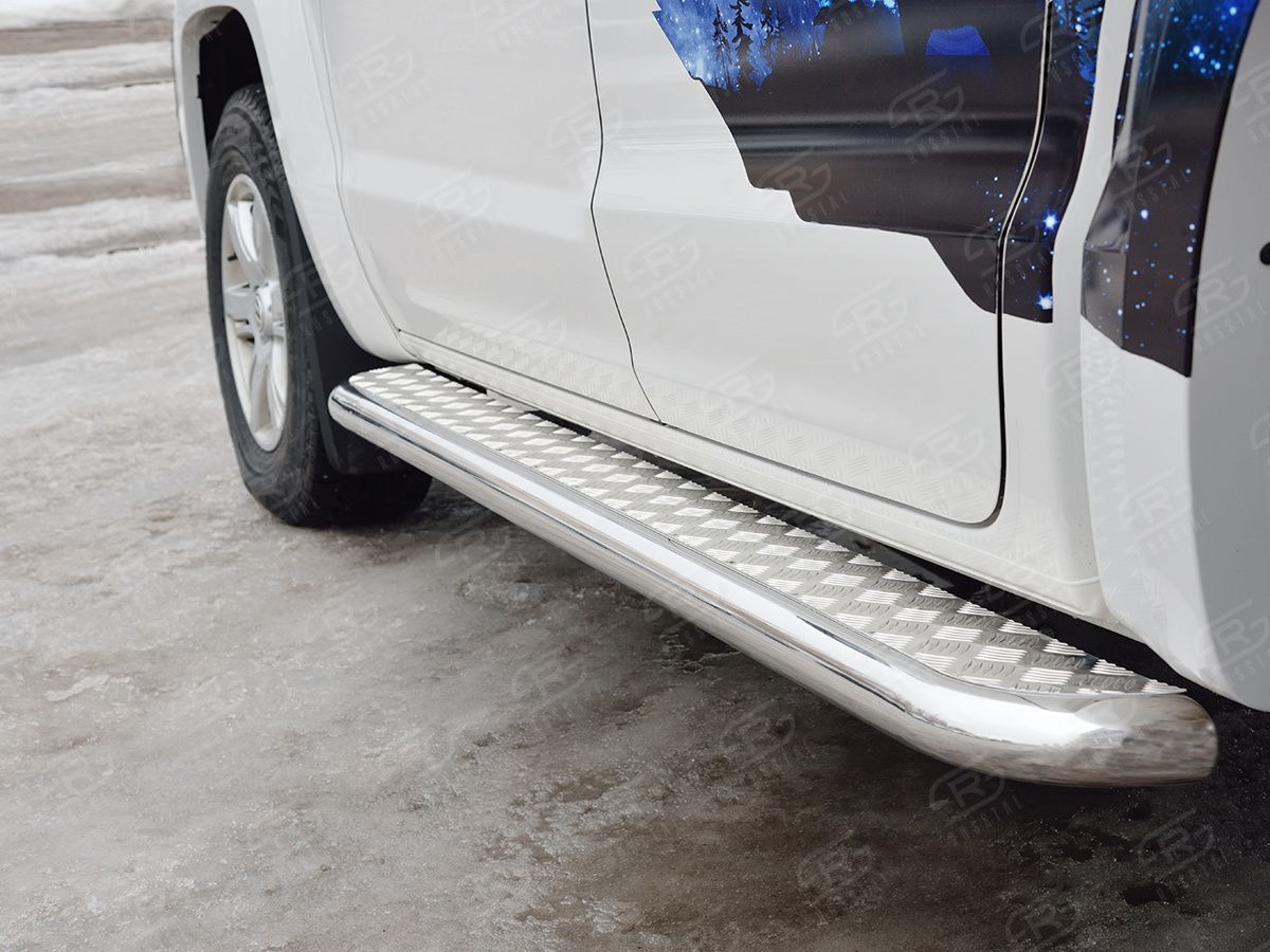Защита порогов RusStal труба d63 c листом (Лист алюм, проф. нерж)(Вариант 1) для Volkswagen Amarok I 2016-2026. Артикул VAML-0025431