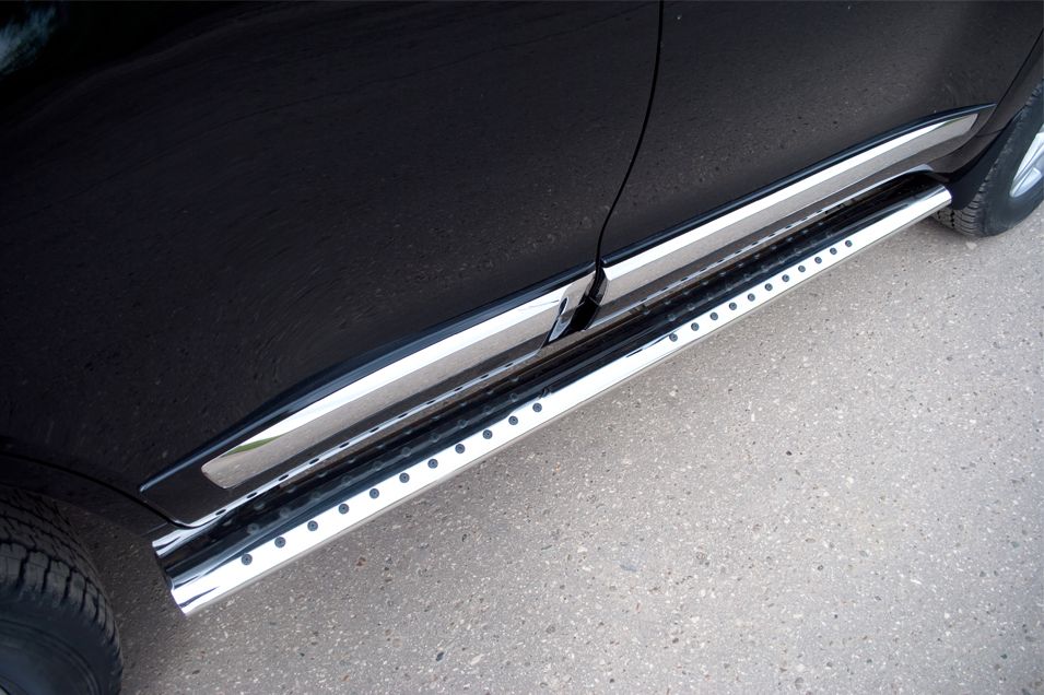 Защита порогов RusStal труба 120х60 (овал с проступью) для Toyota Land Cruiser 200 2012-2015. Артикул TLCT-000515