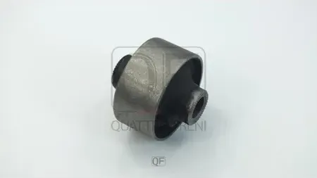 Сайлентблок подвески переднего рычага задний (Quattro Freni). Артикул qf30d00205