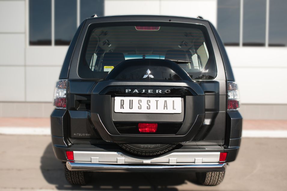 Защита RusStal заднего бампера d76 (дуга) для Mitsubishi Pajero IV 2014-2026. Артикул MPZ-002048