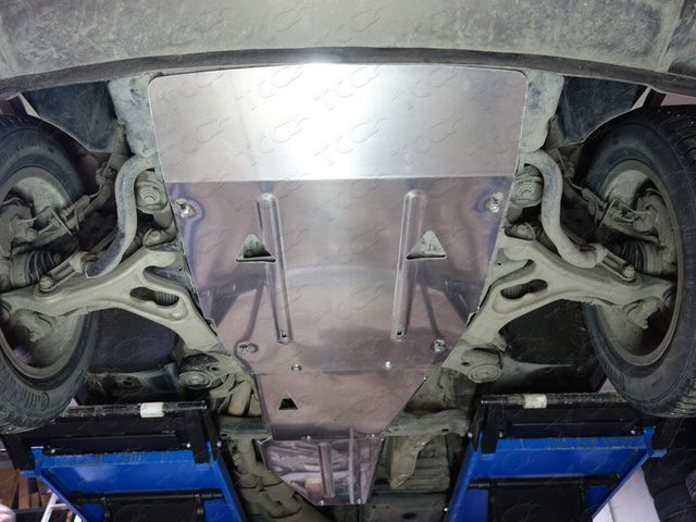 Защита алюминиевая ТСС (4 мм) для картера Volkswagen Touareg (в т.ч. R-Line) 2010-2014, 2014-2018. Артикул ZKTCC00105