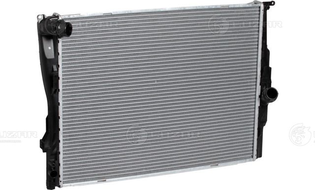 Радиатор охлаждения двигателя Luzar для BMW 3 V (E90/E91/E92/E93) 2004-2013. Артикул LRc 26173