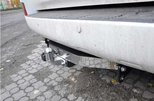 Фаркоп Baltex для Toyota Land Cruiser 200 2007-2021. (с декор. пластиной) Фланцевое крепление. Артикул Y20AS