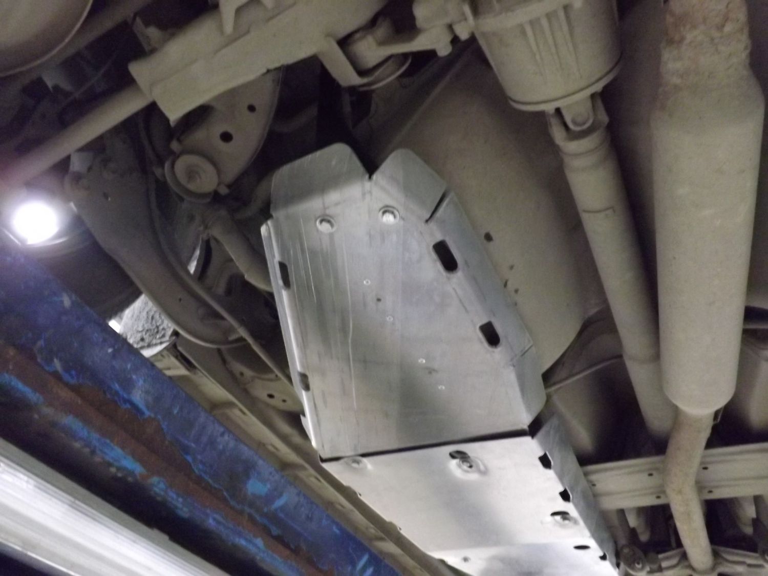 Защита алюминиевая Alfeco для топливного бака (левая сторона) Mazda CX-5 II 4WD 2017-2026. Артикул ALF.13.20.1al