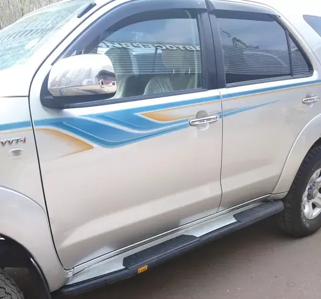 Дефлекторы Cobra Tuning для окон Toyota Fortuner I 2005-2016. Артикул T25605