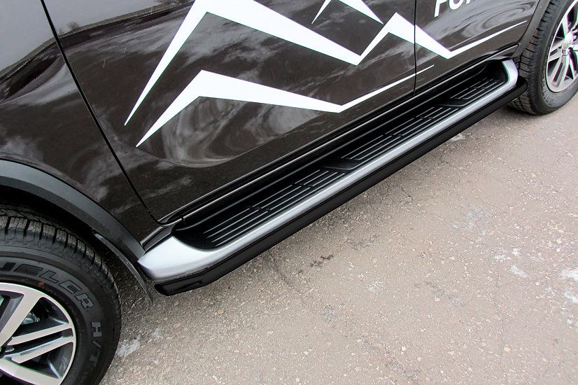 Пороги Slitkoff труба d42 для Toyota Fortuner II (для России) 2017-2026 Черные. Артикул TFOR-005B