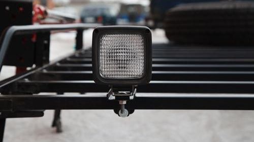 Кронштейн крепления доп.оборудования (фары, антенны) OJ для установки на поперечину багажника 25х25 мм. Артикул 09.308.01