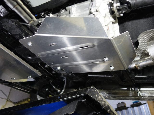 Защита алюминиевая ТСС (4 мм) для раздаточной коробки Volkswagen Amarok 2016-2022. Артикул ZKTCC00210