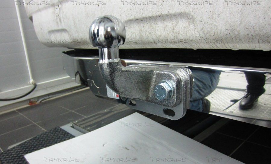 Фаркоп Oris (ранее Bosal) для Toyota Land Cruiser Prado 150 2009-2026. (с декор. пластиной) Фланцевое крепление. Артикул 3090-FL