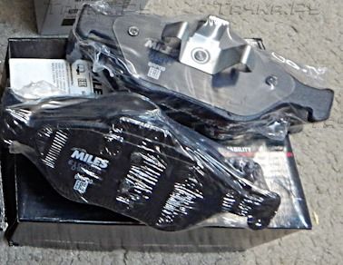 Тормозные колодки Miles (Semi-Metallic) передние для Ford KA I 2001-2005. Артикул E100026