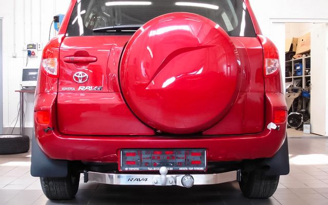 Фаркоп Baltex для Toyota RAV4 III (вкл. Long) 2006-2012 с нержавеющей накладкой. Фланцевое крепление. Артикул Y04E