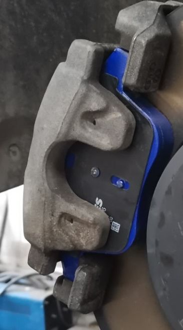 Тормозные колодки Miles (Керамика). Артикул E500276