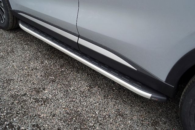 Пороги алюминиевые ТСС с пластиковой накладкой 1820 мм для Exeed RX 2.0L 4WD 2023-2026. Артикул EXEEDRX23-04AL