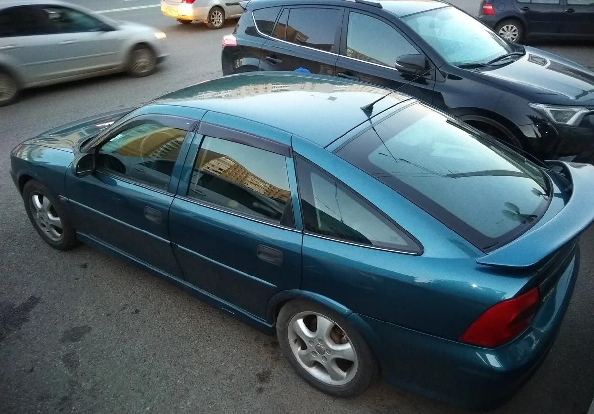 Дефлекторы Cobra Tuning для окон Opel Vectra B хэтчбек 1995-2002. Артикул O11196