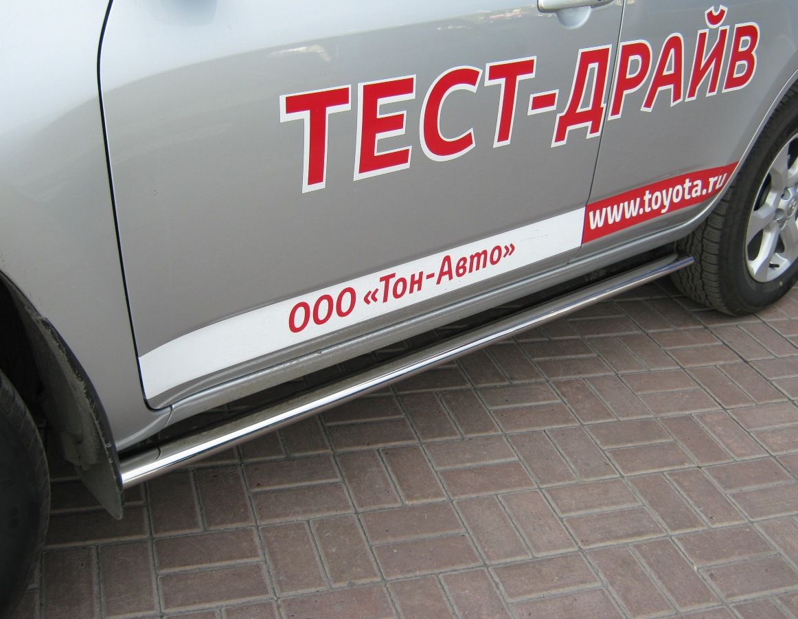 Защита RusStal порогов труба d75/42 овал для Toyota RAV4 III (длинная база) 2010-2012. Артикул TRLO-100154