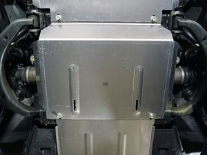 Защита алюминиевая ТСС (4 мм) для переднего моста Isuzu D-Max III 2019-2025. Артикул ZKTCC00522