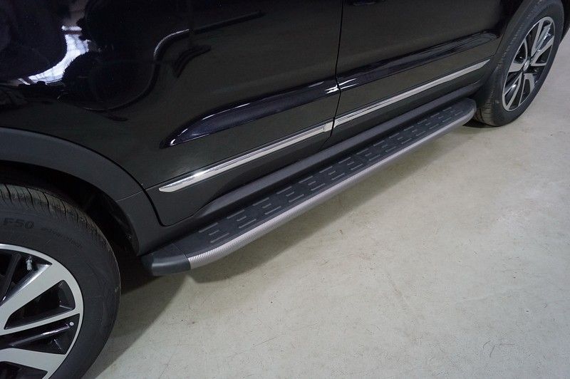 Пороги алюминиевые ТСС с пластиковой накладкой 1720 мм для Changan CS55 2WD 1.5T 2022-2026 Карбон серые. Артикул CHANCS5522-20GR