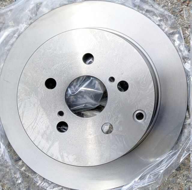 Тормозной диск Bosch задний для Toyota Opa I 2000-2005. Артикул 0 986 479 658