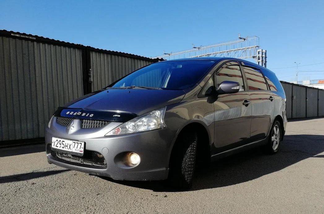 Дефлектор VT52 для капота Mitsubishi Grandis 2003-2010. Артикул MSH26VT