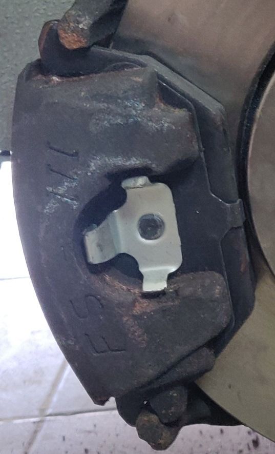 Тормозные колодки Miles (Low-Metallic). Артикул E400064