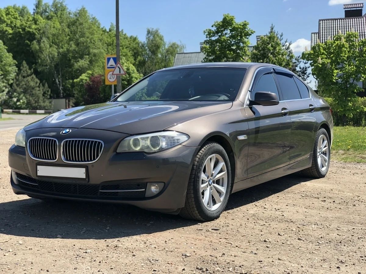 Дефлекторы V-Star для окон (с хром. молдингом) BMW 5 F10 2011-2026. Артикул CHR27072