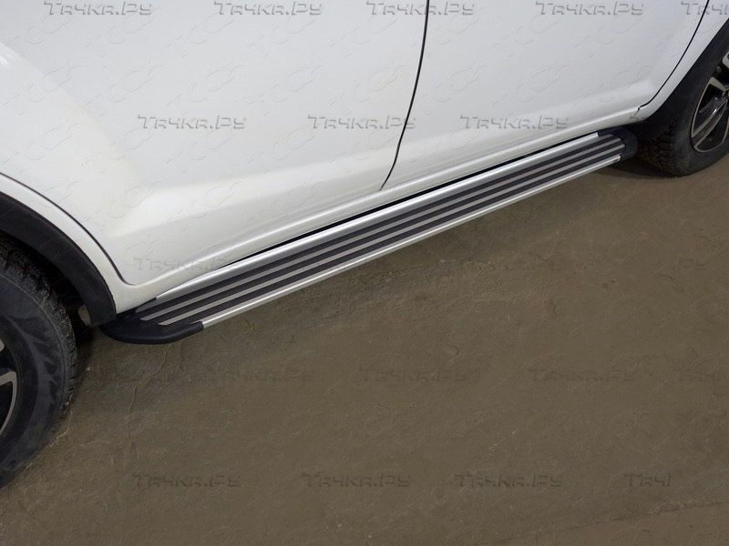Пороги алюминиевые ТСС Slim Line Silver 1720 мм Lifan X60 2017-2021. Артикул LIFX6017-22S
