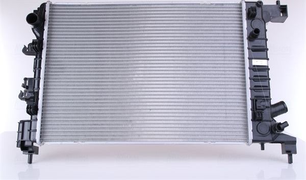 Радиатор охлаждения двигателя Nissens. Артикул 61678