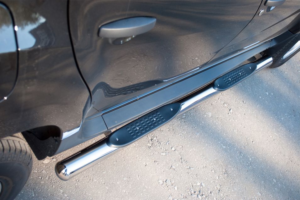 Защита порогов RusStal труба d76 с накладками (вариант 3) для Renault Duster I 2010-2020. Артикул RD2T-0004393