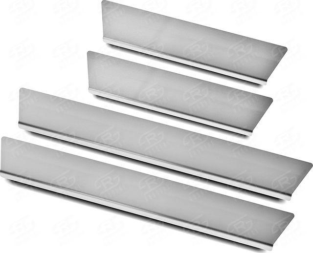 Накладка RusStal на пороги (лист нерж. шлифованный) для Toyota Hilux VIII 2015-2026. Артикул TOHIL15-02