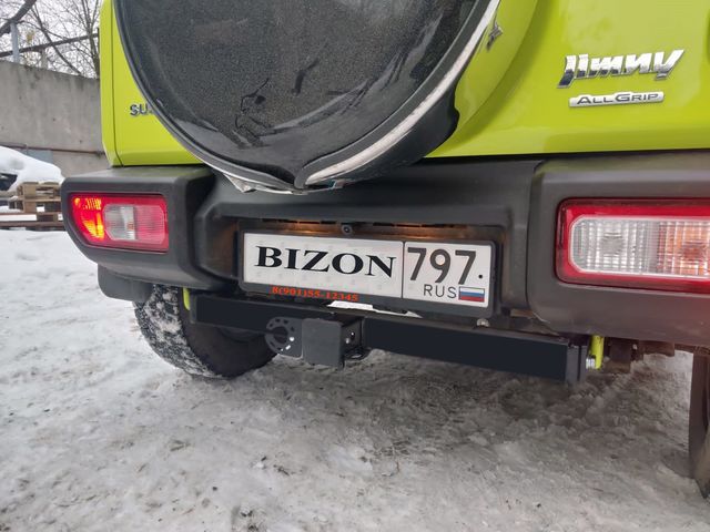 Фаркоп Bizon для Suzuki Jimny IV 2018-2026. Легкосъемный шар под квадрат 30x30 мм. Артикул FA 0350-E