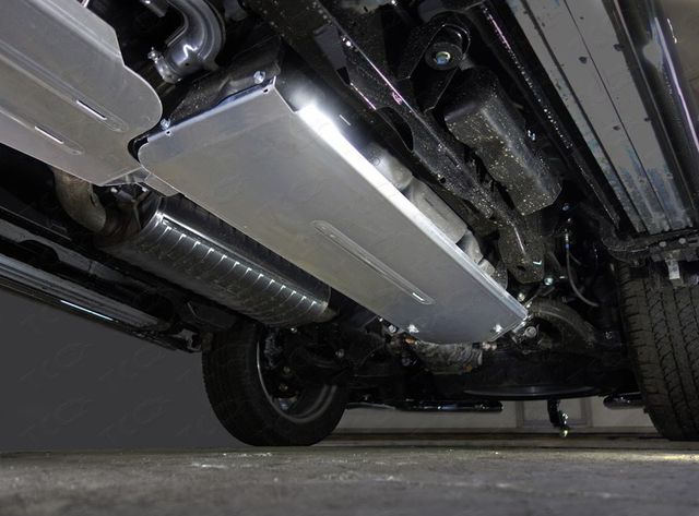 Защита алюминиевая ТСС (4 мм) для бака Infiniti QX56 III 2010-2013. Артикул ZKTCC00110