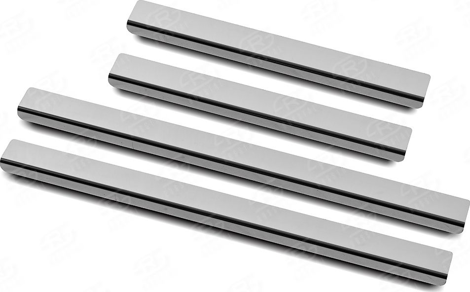 Накладки RusStal на пороги (лист нерж. зеркальный) для Toyota Land Cruiser 200 2007-2012. Артикул TOYLC07-01