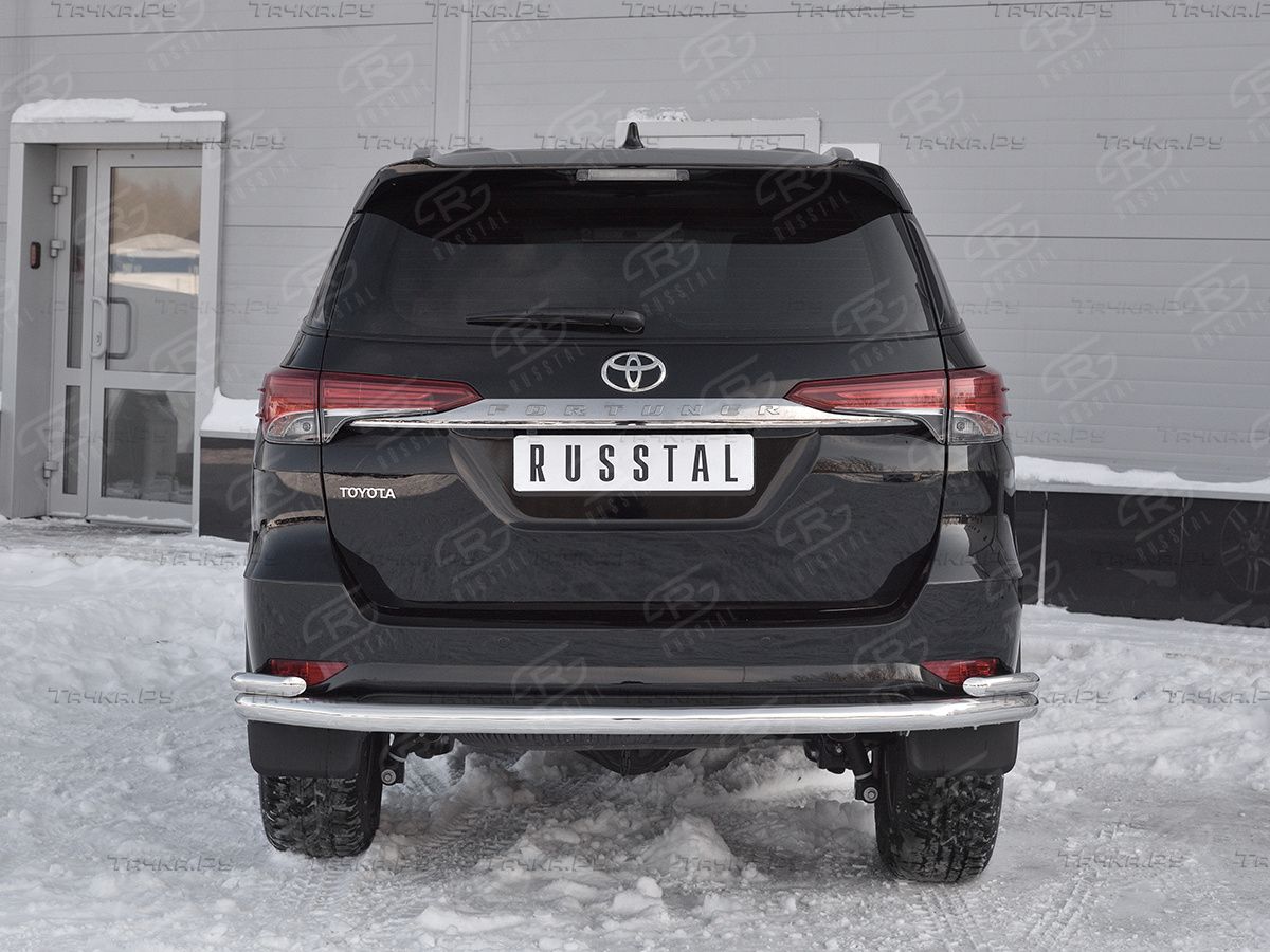 Защита RusStal заднего бампера d63 секции d42 уголки для Toyota Fortuner II (для России) 2017-2020. Артикул TFZ-002888
