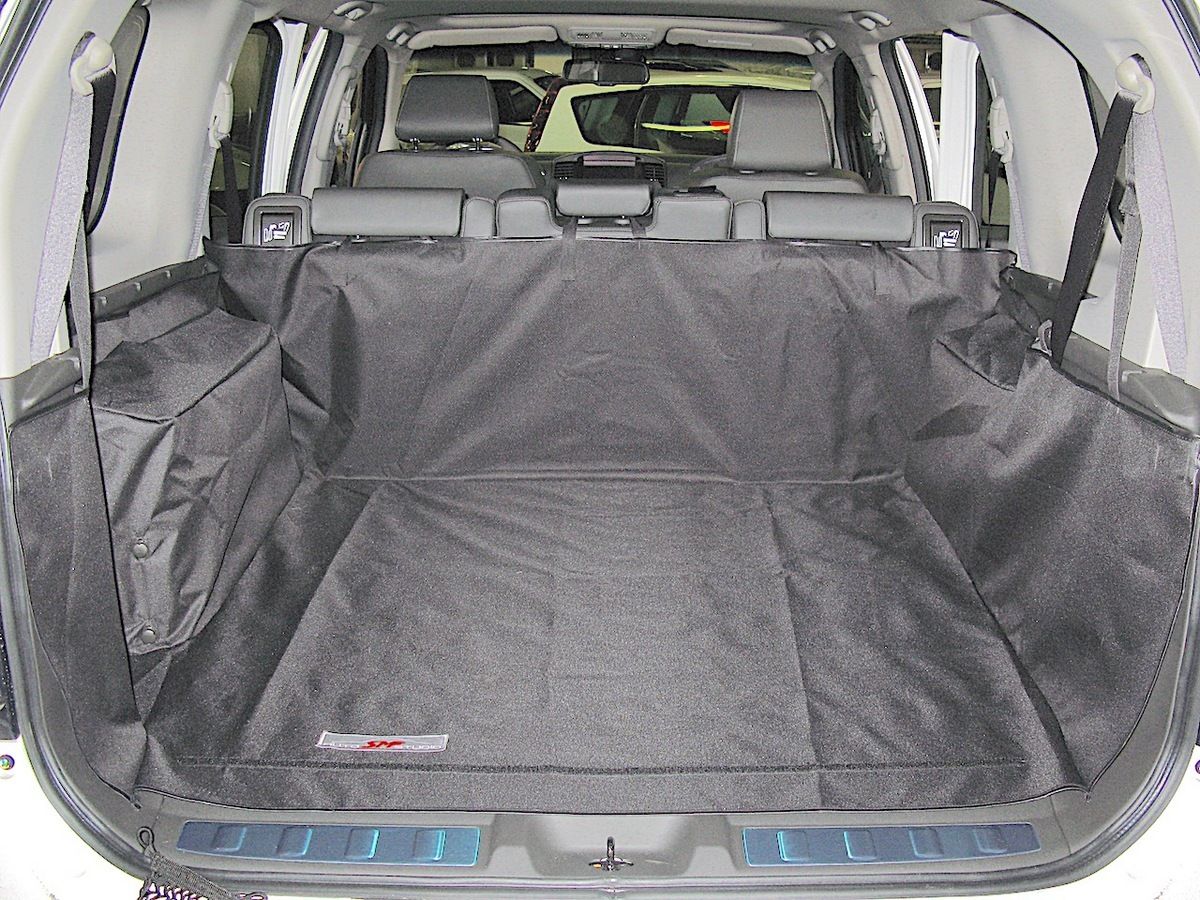 Защитный чехол AUTOSMSTUDIO "Standart" в багажник автомобиля для Nissan Pathfinder R51 LE (c сабвуфером) 2004-2014, черный. Артикул TP-NP(IV)-STD-BL