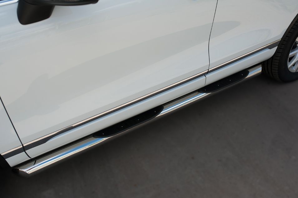 Защита порогов RusStal труба d76 с накладкой (вариант 1) для Volkswagen Touareg II рестайлинг 2014-2018. Артикул VWTT-0021281