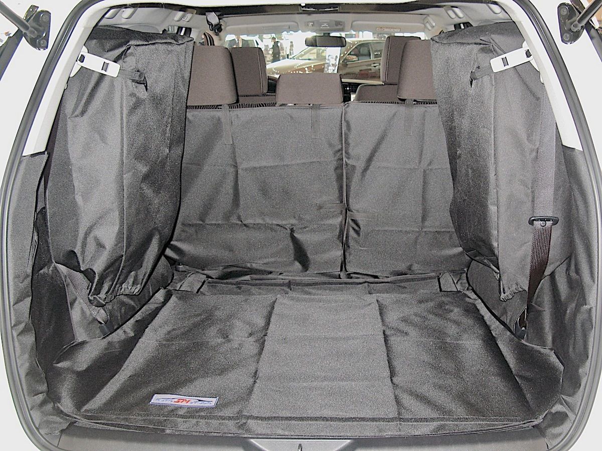 Защитный чехол AUTOSMSTUDIO "Maxi" в багажник автомобиля для Toyota Fortuner 2017-2026, черный. Артикул TP-FRT(7)-MAXI-BL