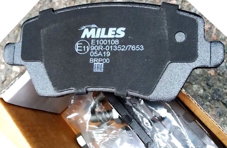 Тормозные колодки Miles (Semi-Metallic) передние для Renault Logan II 2007-2026. Артикул E100108
